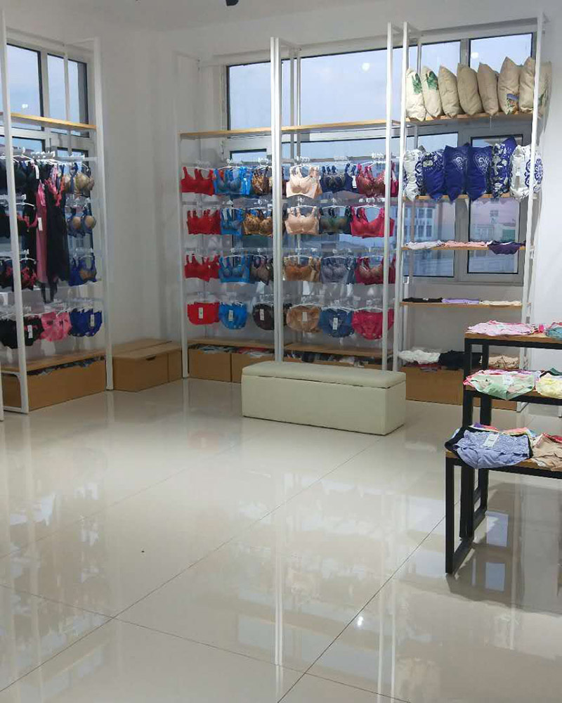 佛山卢小姐内衣店—广州名创优品货架.jpg